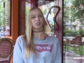 Ersties - Blondine Sirena bringt ihre rasierte Muschi zum Höhepunkt