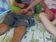 Essa colegial gostosa não resistiu apenas ver porno comigo, em pouco tempo já estava com pau na mão!