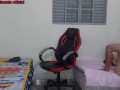 colega de quarto se troca perto do nerd, ele acaba fodendo ela na cadeira gamer.