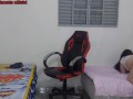 colega de quarto se troca perto do nerd, ele acaba fodendo ela na cadeira gamer.