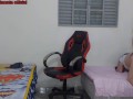 colega de quarto se troca perto do nerd, ele acaba fodendo ela na cadeira gamer.