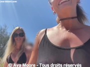 Trois salopes sucent au hasard des mecs avec les couilles remplies sur une plage