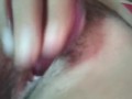 Latina cachonda se masturba con dildo