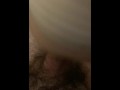 Sa chatte se frotte et mouille sur une bite avant de baiser