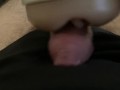 Sa chatte se frotte et mouille sur une bite avant de baiser