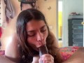 su PRIMER VIDEO PORNO y me CORRO en su BOCA