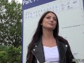 Katy Rose décide de baiser avec 2 inconnus rencontrés dans la rue parce que son mec la trompe !!!