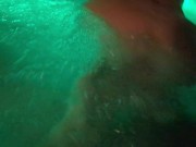 SESSO IN PUBBLICO Scopata al party nella Jacuzzi davanti agli amici - Coppia Amatoriale Miele Blanco