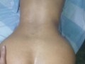 Asi se lo meto por el culo a mi pequeña hijastra