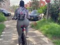 Colombiana de gran culo termina culiando con su mejor amigo en un paseo en bicicleta.