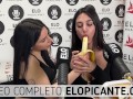 MIELCITA Y ALMENDRA CHUPAN LA BANANA EN EL CUARTO PICANTE