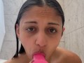 Joven Morocha en la ducha con Ganas de Chupar una Verga