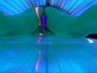 CAUGHT GIRL MASTURBATE AT SUNBED