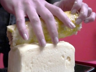 huge group of kernels takes buttery load