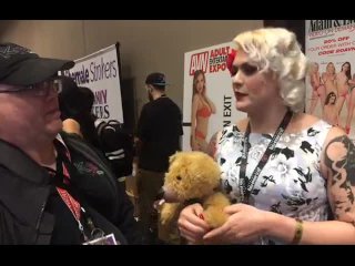 T-Girl Porn Star Isabella Sorrenti w/ Jiggy Jaguar AVN Expo 2017 las Vegas