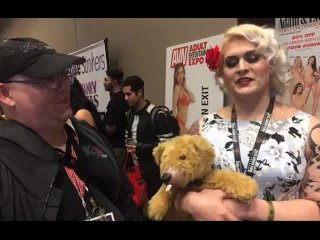 T-Girl Porn Star Isabella Sorrenti w/ Jiggy Jaguar AVN Expo 2017 las Vegas