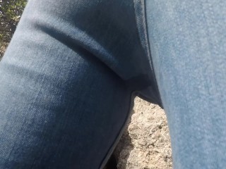 Wetting my jeans outdoors - Public pee in pants