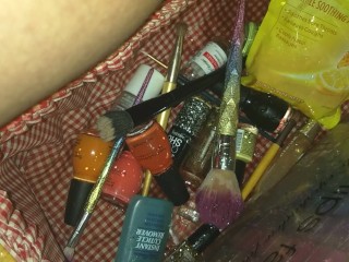 Peeing a BUNCH!! In this makeup box ;P