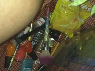 Peeing a BUNCH!! In this makeup box ;P