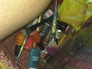 Peeing a BUNCH!! In this makeup box ;P