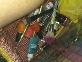Peeing a BUNCH!! In this makeup box ;P