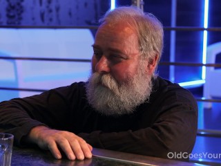 Old Goes Young - Experienced man pleases a hot smoking barman