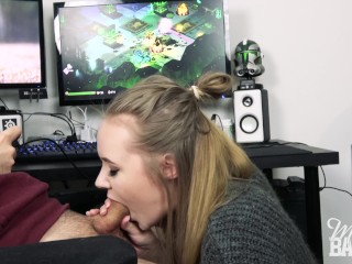 Gaming and sucking - Day 3 BJ week - Miss Banana