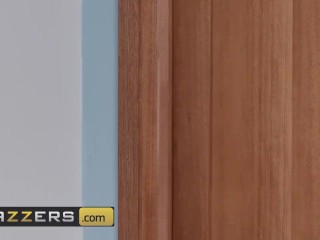 Brazzers - Hot milf nurse Alexis Fawx Fucks the Pain Away