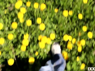 Casual Blowjob from a Stranger Girl in the flower field
