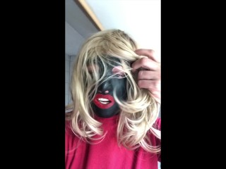 Rubberfinest Maske mit Zungenknebel und blonden Haaren