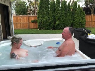 girl Gets Best Oral Sex From Dad’s Best Friend In Hot Tub