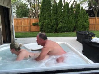 girl Gets Best Oral Sex From Dad’s Best Friend In Hot Tub