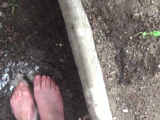 DIRTY FEET IN THE MUD