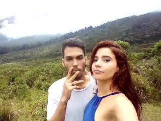 Hermosa agatha vega con su novio cogiendo rico en merida en las montañas