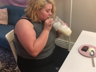 CHUBBY BBW TEEN GULPS DOWN ENTIRE WEIGHT GAIN SHAKE AND DESSERT