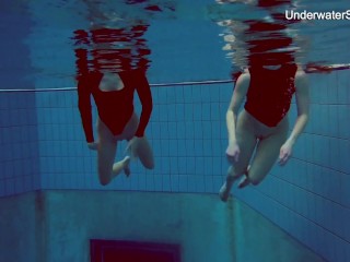 Diana and Simonna hot lesbians underwater