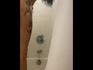 CUM JOIN ME ! I need SUMONE TO WASH THE KITTY!!