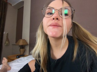 HOMEMADE - CUTE girl WITH GLASSES SWALLOW CUM AFTER A SLOPPY BLOWJOB