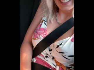 OMG! Im Taxi heimlich zum Orgasmus gefingert