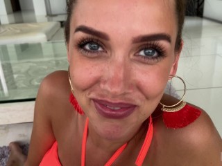 Blowjob From a Girl With Beautiful Eyes and a Wonderful Smile. 4K - POV.