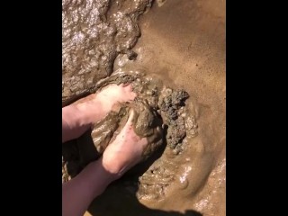 Muddy feet 