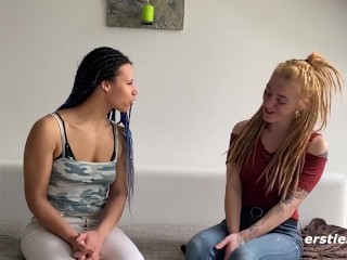 Ersties - Lena und Nicky F haben intensives Vergnügen mit Doppeldildo