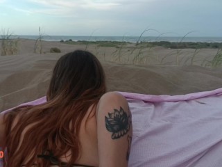 Caliento a Alba y me la cojo en PLAYA Pública😮🏖️ / Ft. Albx09