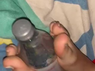 Segando una bottiglia