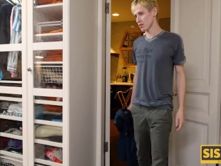 SISPORN. Guy doesnt lose a change to bang sexy stepsister into pussy