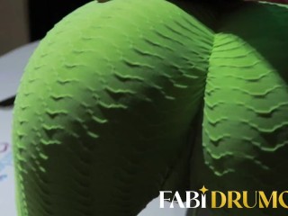 Milf levou o personal trainer para o motel e ensinou treinar! - Fabi Drumond