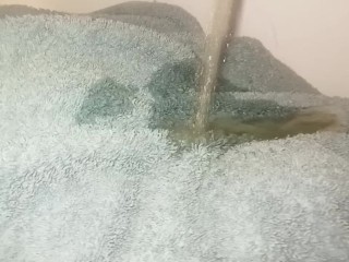 Almost busted pissing on my dirty washing 😍🤤