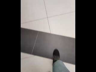 piss in shoping time