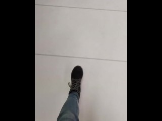 piss in shoping time