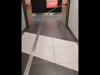 piss in shoping time